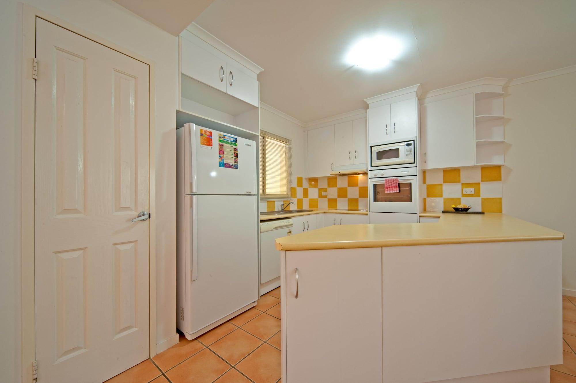 At Beach Court Holiday Villas Airlie Beach Eksteriør billede