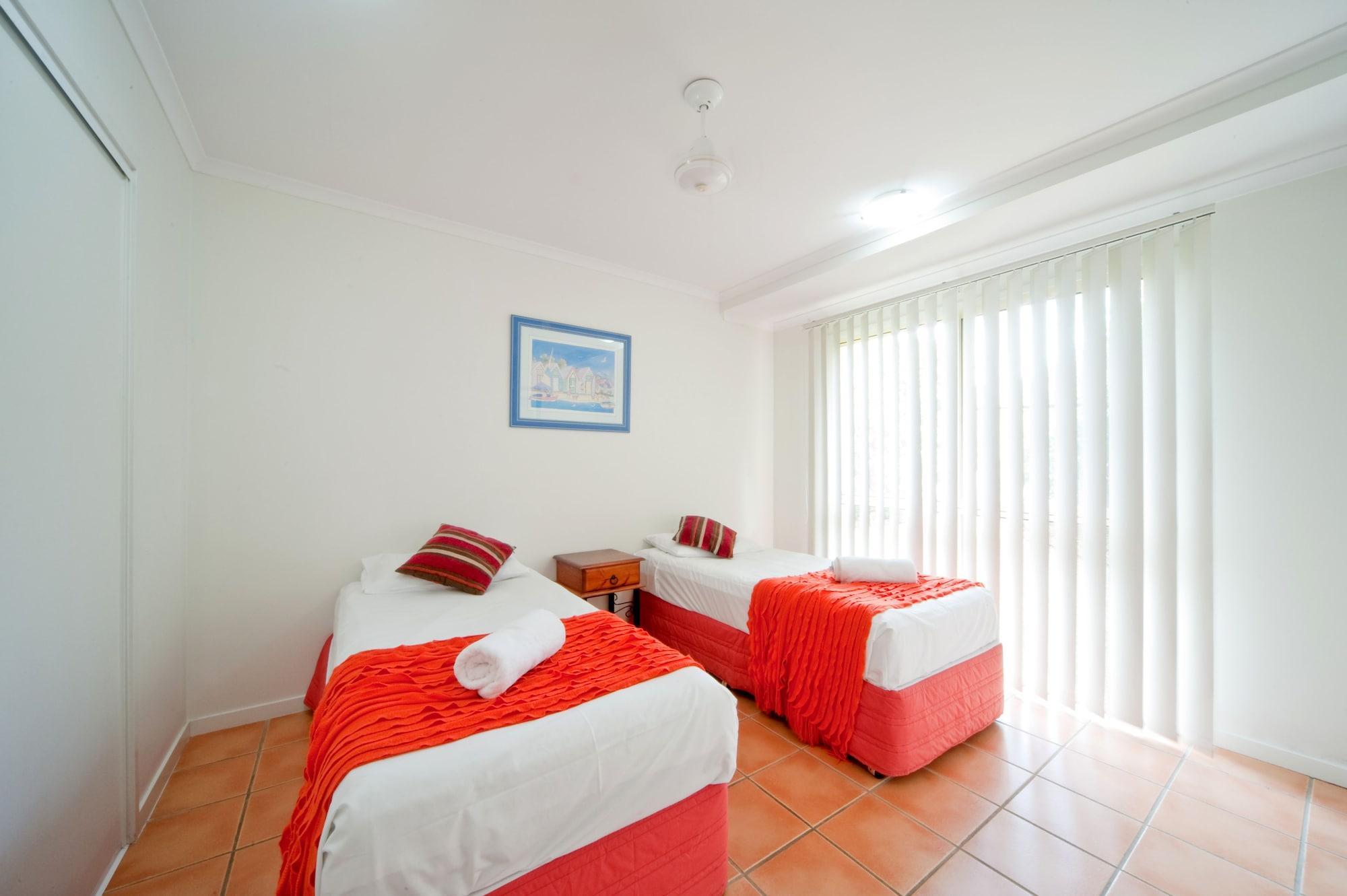 At Beach Court Holiday Villas Airlie Beach Eksteriør billede