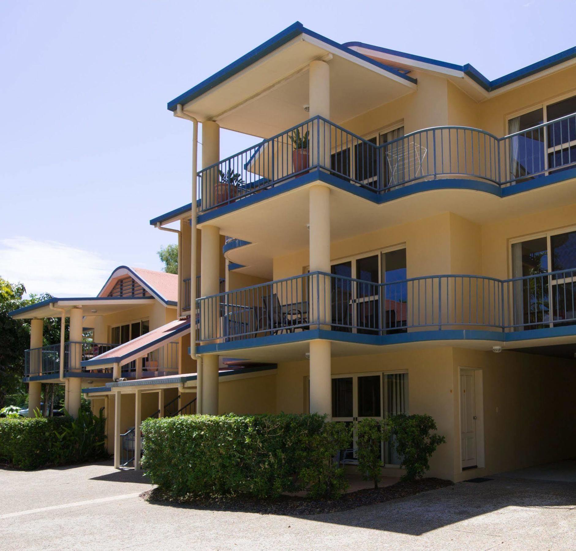 At Beach Court Holiday Villas Airlie Beach Eksteriør billede