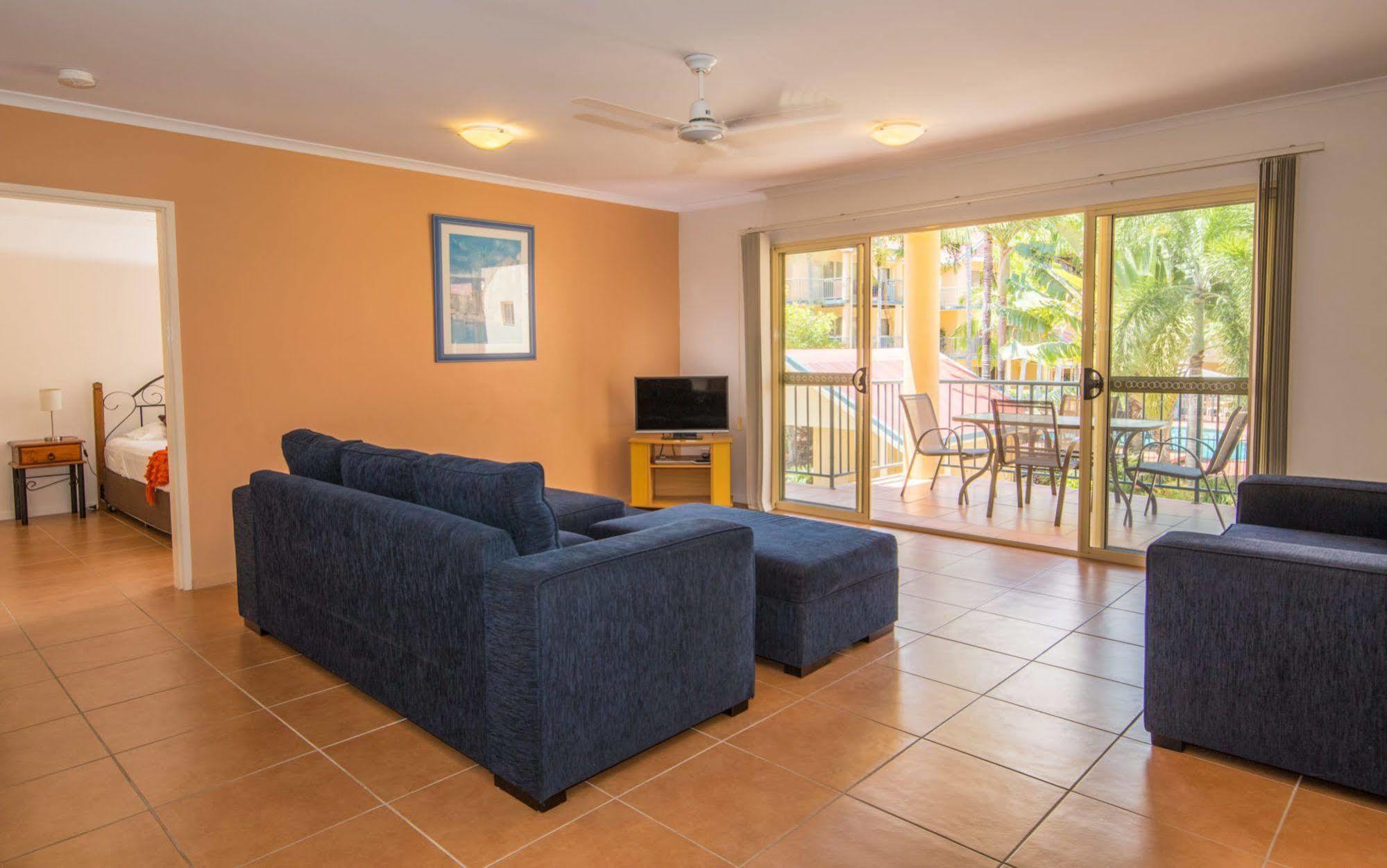 At Beach Court Holiday Villas Airlie Beach Eksteriør billede
