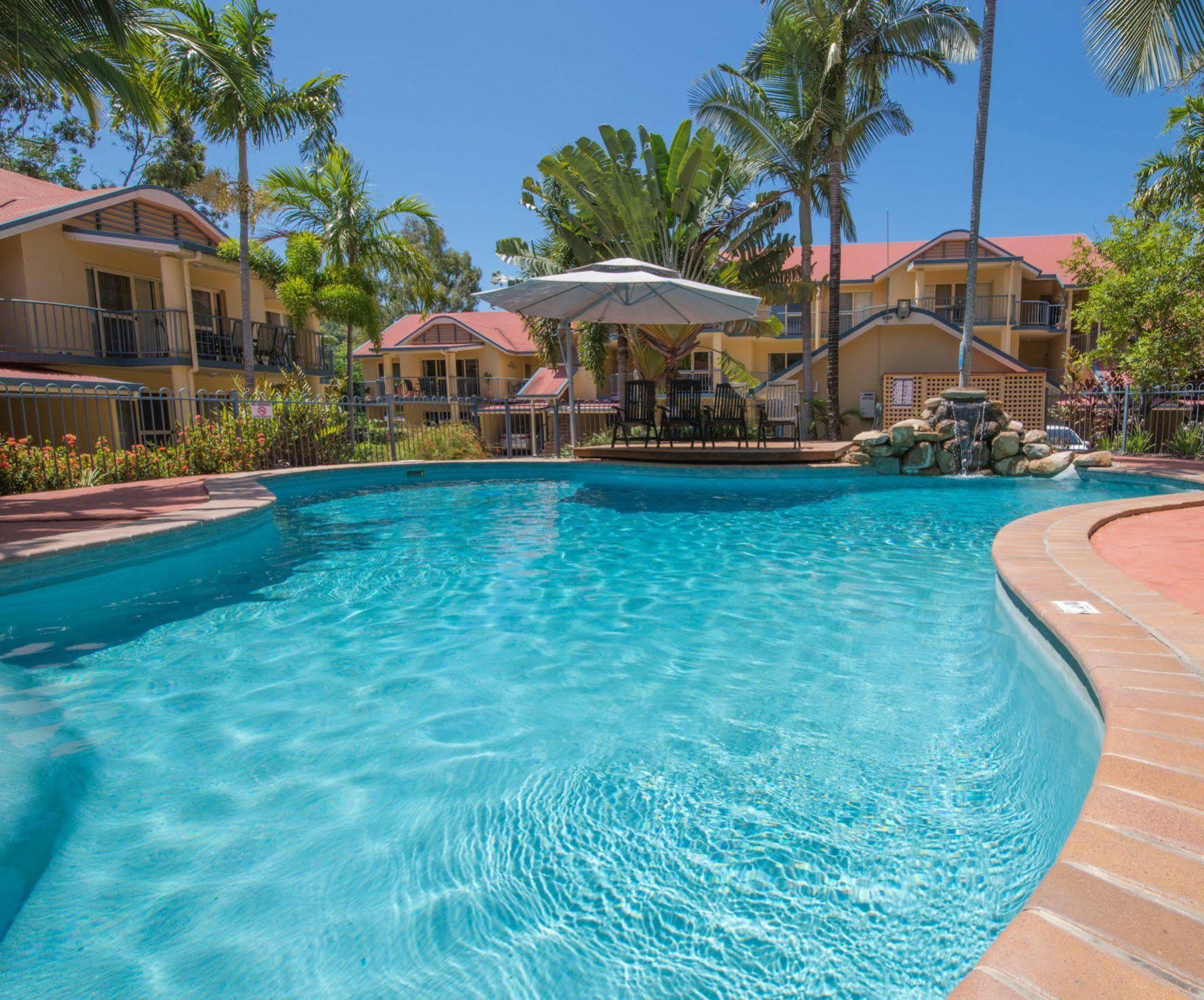 At Beach Court Holiday Villas Airlie Beach Eksteriør billede