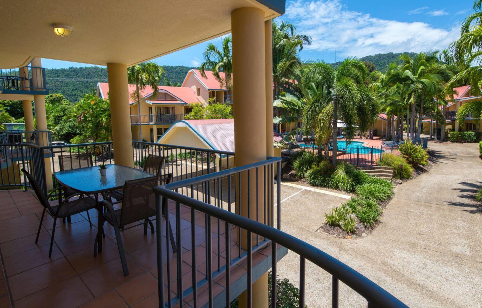 At Beach Court Holiday Villas Airlie Beach Eksteriør billede