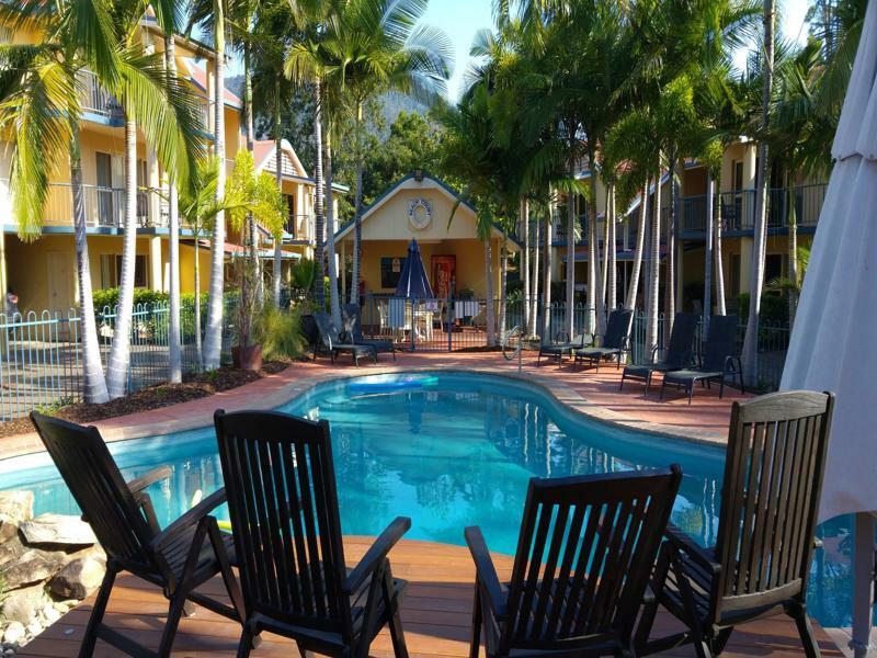 At Beach Court Holiday Villas Airlie Beach Eksteriør billede