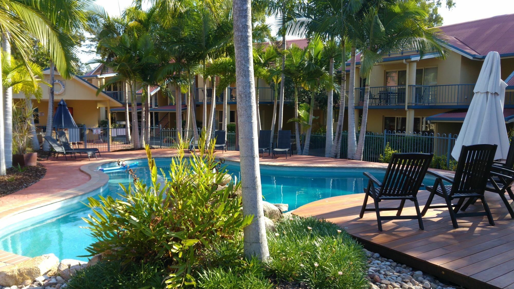 At Beach Court Holiday Villas Airlie Beach Eksteriør billede